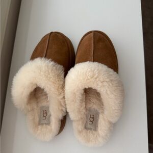 UGG Slippers Women’s Size 7 Chestnut Shearling Cozy Slip On